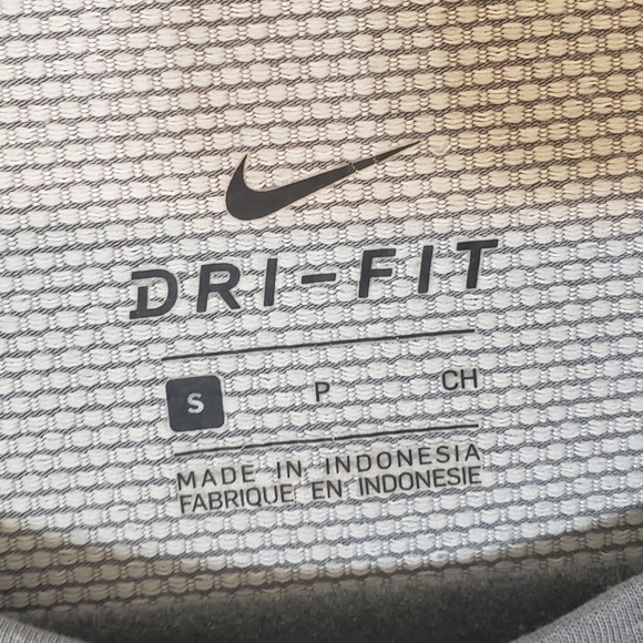 Nike Dri Fit Training Top Long Sleeve Gray Size Small JUST DO IT On Rear Waist - Picture 3 of 16